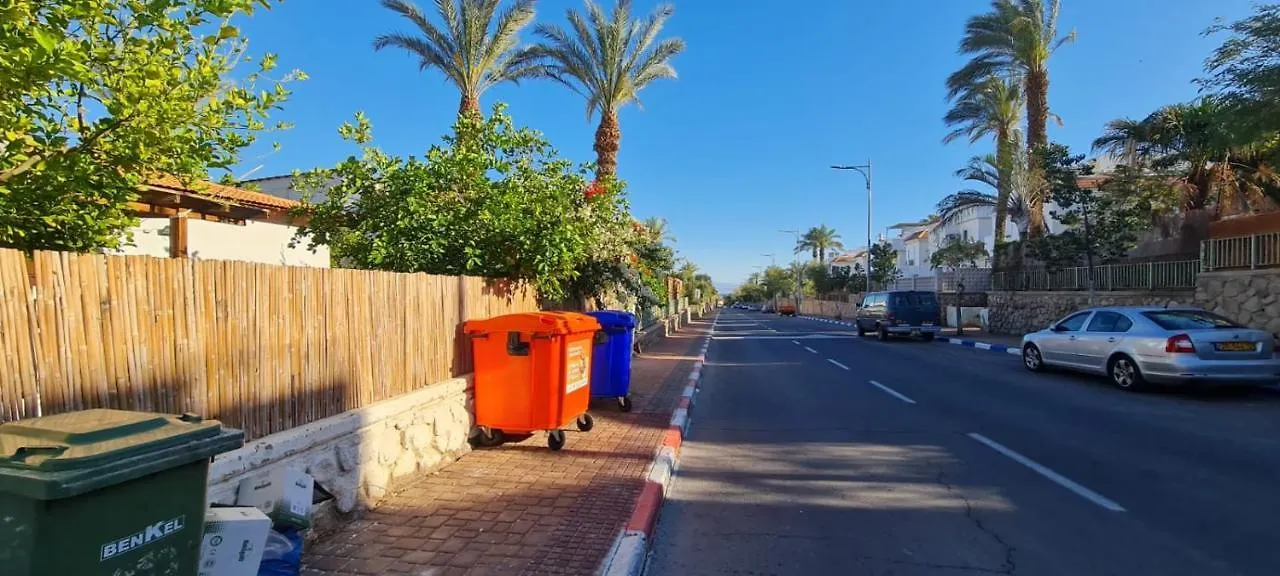 엘라트 3 חדרים קרקע באפרסק 아파트